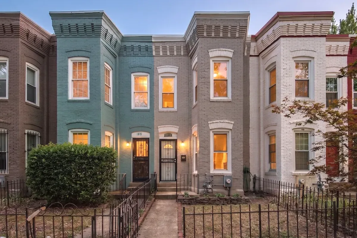 A row of DC townhouses at dusk.